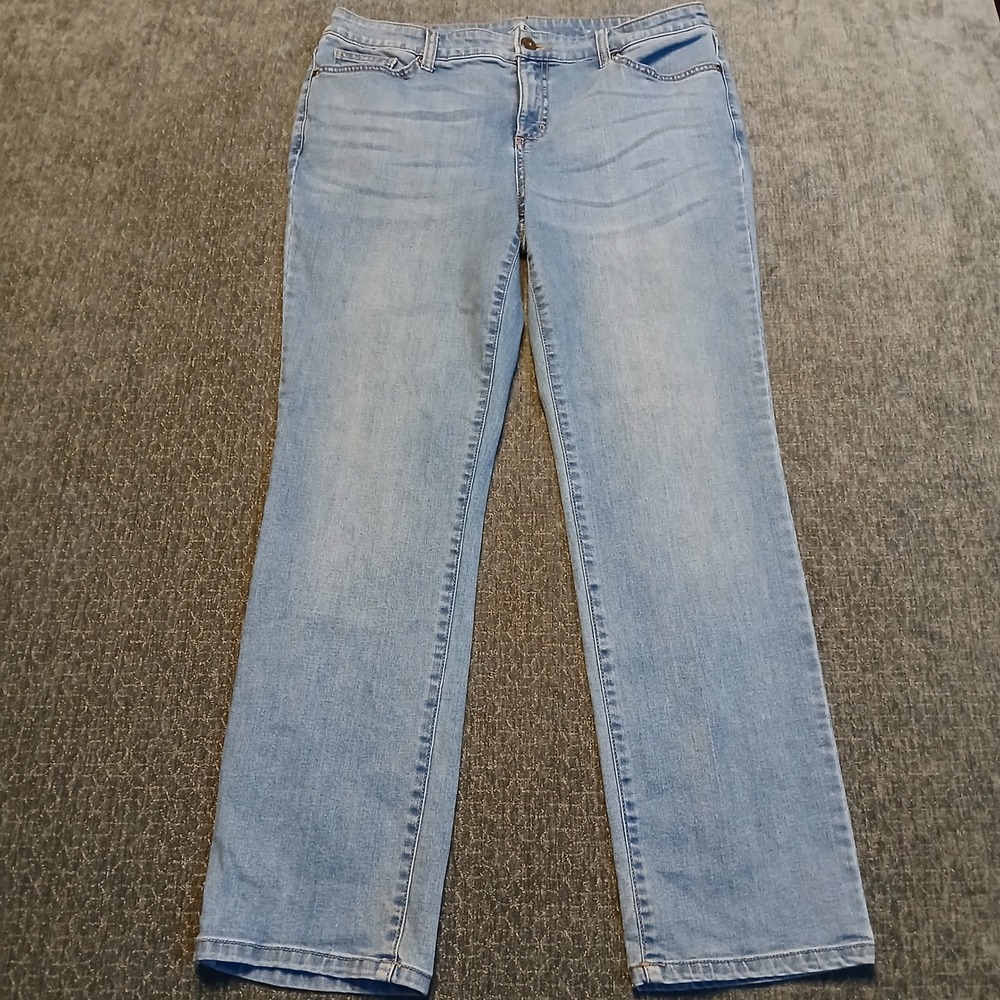 St Johns Bay Womens 12P Light Wash Straight Leg Stretch Denim Jeans Repreve